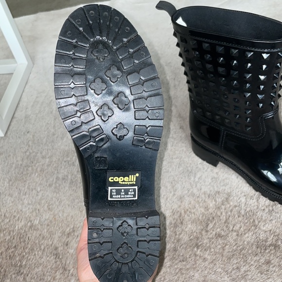 Rain boots - Picture 4 of 5